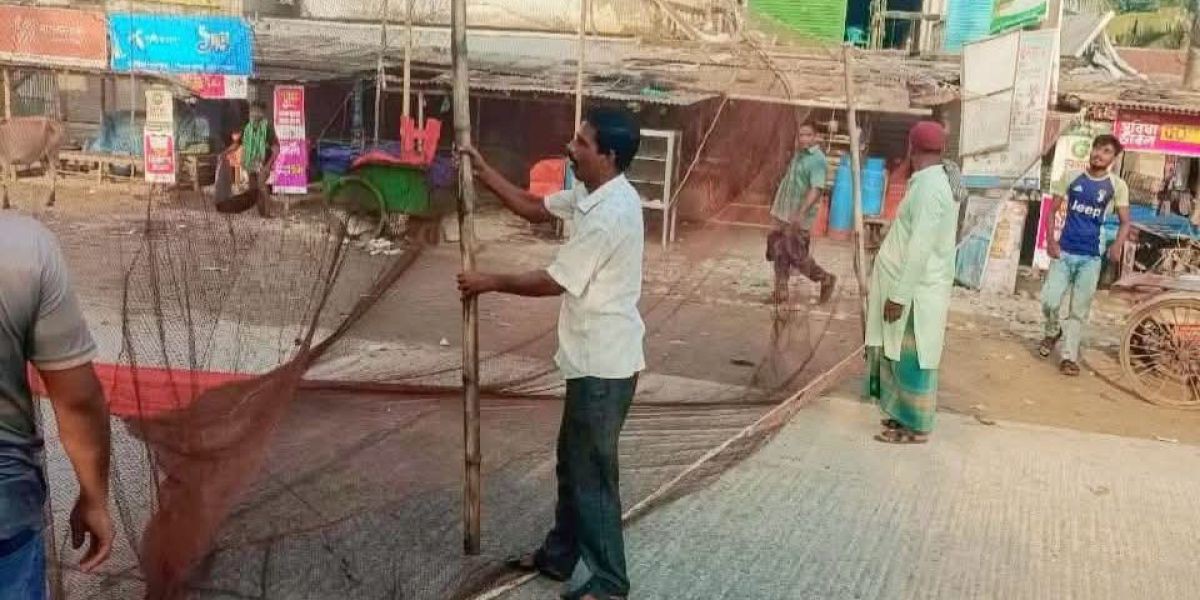 সংসদীয় আসন কমানোর প্রতিবাদ, ৪৮ ঘন্টার হরতালের প্রথম দিনেই  অচল মোংলা বন্দরসহ বাগেরহাট..