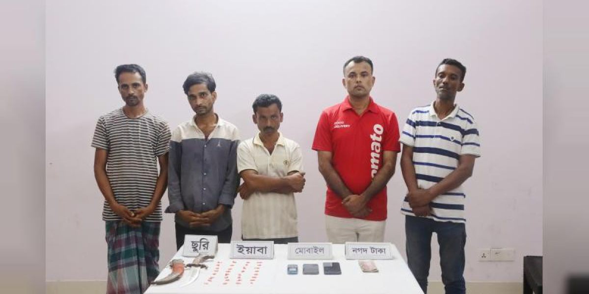 কুমিল্লা নগরীতে বিশেষ অভিযানে ৫ জন গ্রেপ্তার, ইয়াবা-অস্ত্র-নগদ টাকা উদ্ধার..