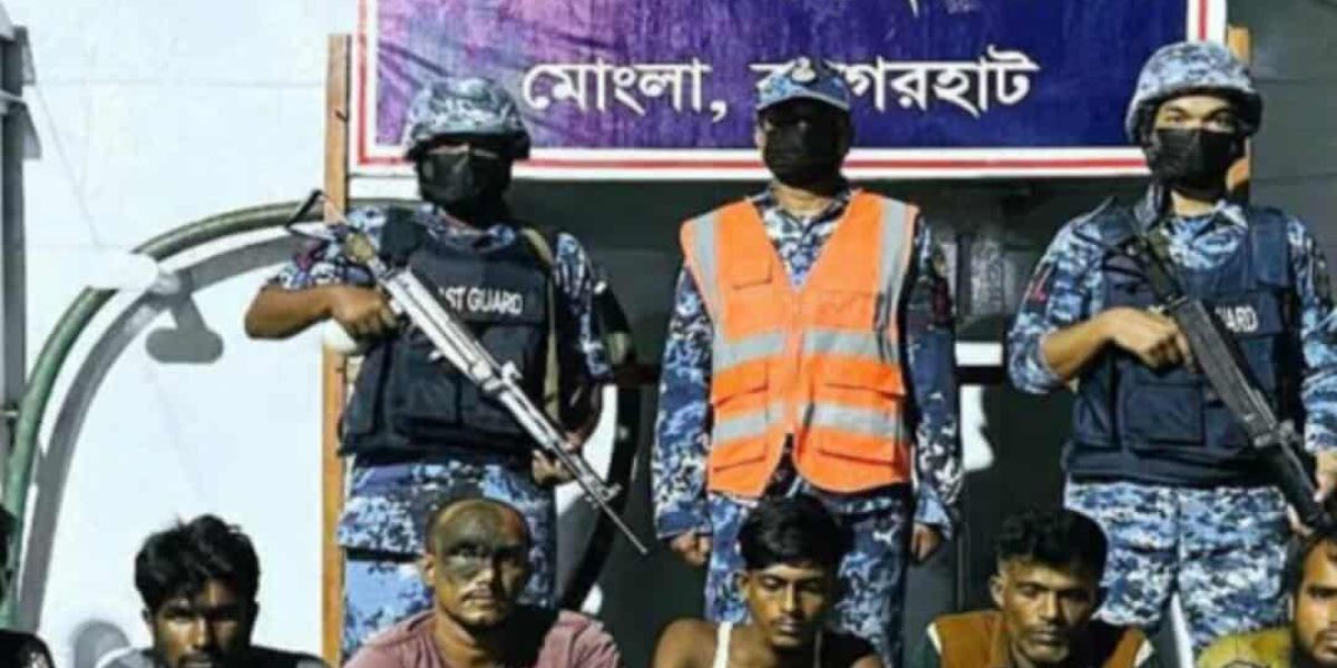 সুন্দরবনে কোস্ট গার্ডের অভিযানে কাঁকড়া ও হরিণের মাংসসহ ৮ শিকারি আটক..