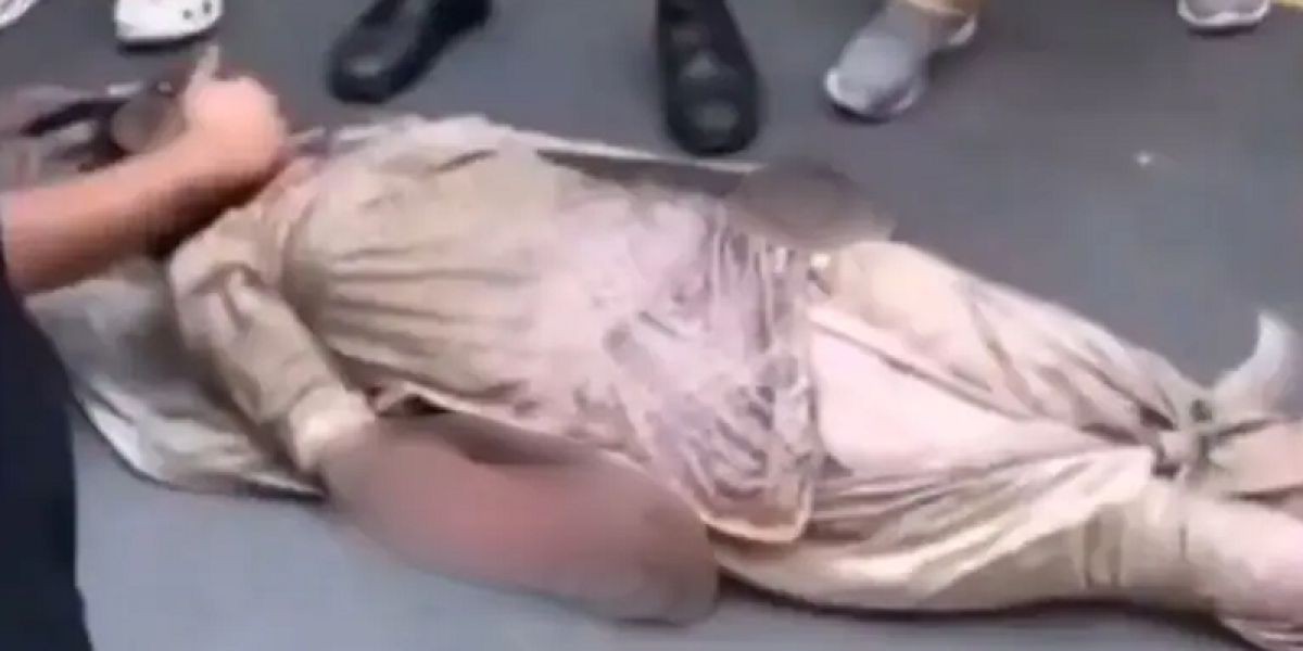 নেপালে বিক্ষোভকারীদের আগুনে সাবেক প্রধানমন্ত্রীর স্ত্রীর মৃত্যু..