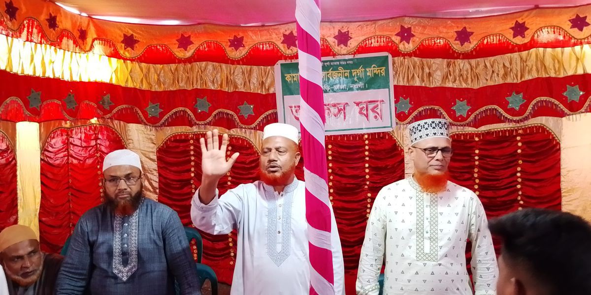 মান্দায় দুর্গাপূজা উপলক্ষে শুভেচ্ছা বিনিময় করেন জেলা আমির খন্দকার আব্দুর রাকিব..