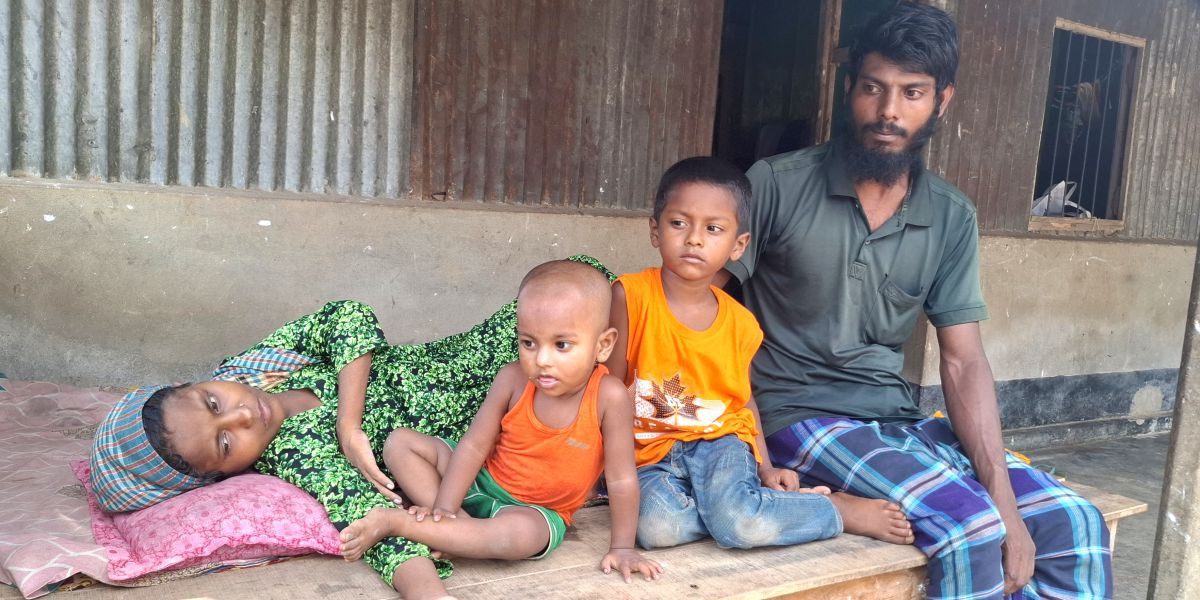 দু’টি কিডনি বিকল, বাঁচার আকুতি দুর্গাপুরের দুই সন্তানের জননী মুর্শিদার..