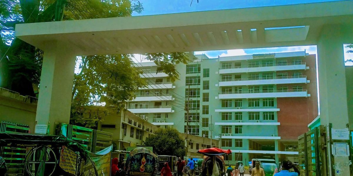 রাজবাড়ীতে কুকুরে কামড়ের আতঙ্ক, এক মাসে ভ্যাকসিন নিলেন সাড়ে ৩ হাজার..