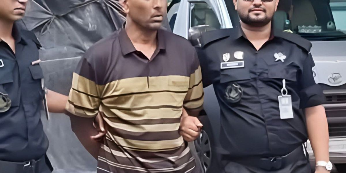 গজারিয়ায় পুলিশ ক্যাম্পে সশস্ত্র হামলার ঘটনায় মেঘনার শীর্ষ নৌ-ডাকাত আক্তার গ্রেফতার..