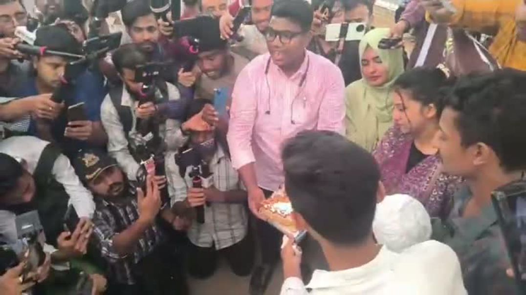 ⁣হাসিনার জন্মদিন উপলক্ষে কেক কেটে কুকুরকে খাওয়ানো হচ্ছে