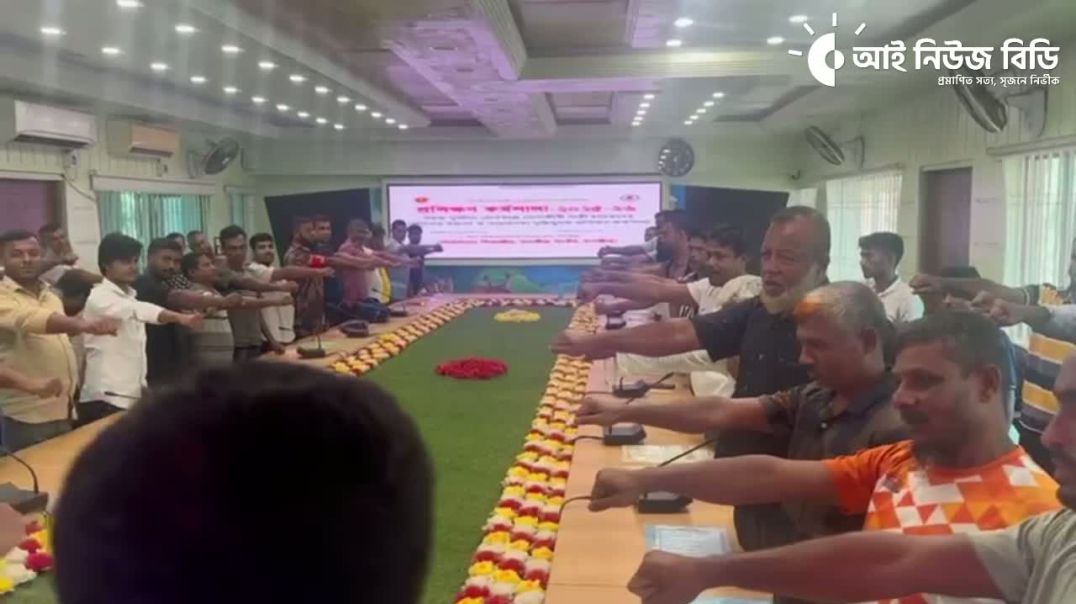 সাতক্ষীরায় পেশাজীবী গাড়িচালকদের প্রশিক্ষণ কর্মশালায় চালকদের শপথ বাক্য পাঠ