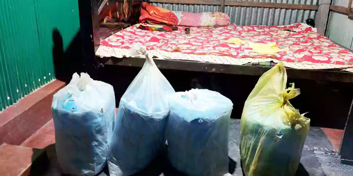কুমিল্লার ব্রাহ্মণপাড়ায় মাদক ব্যবসায়ীর ঘর থেকে ৪০ কেজি গাঁজা উদ্ধার..