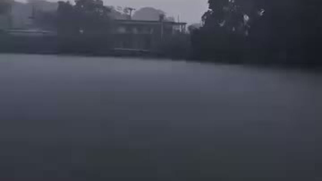বৃষ্টির দিনে গ্রামীণ হাটবাজার
