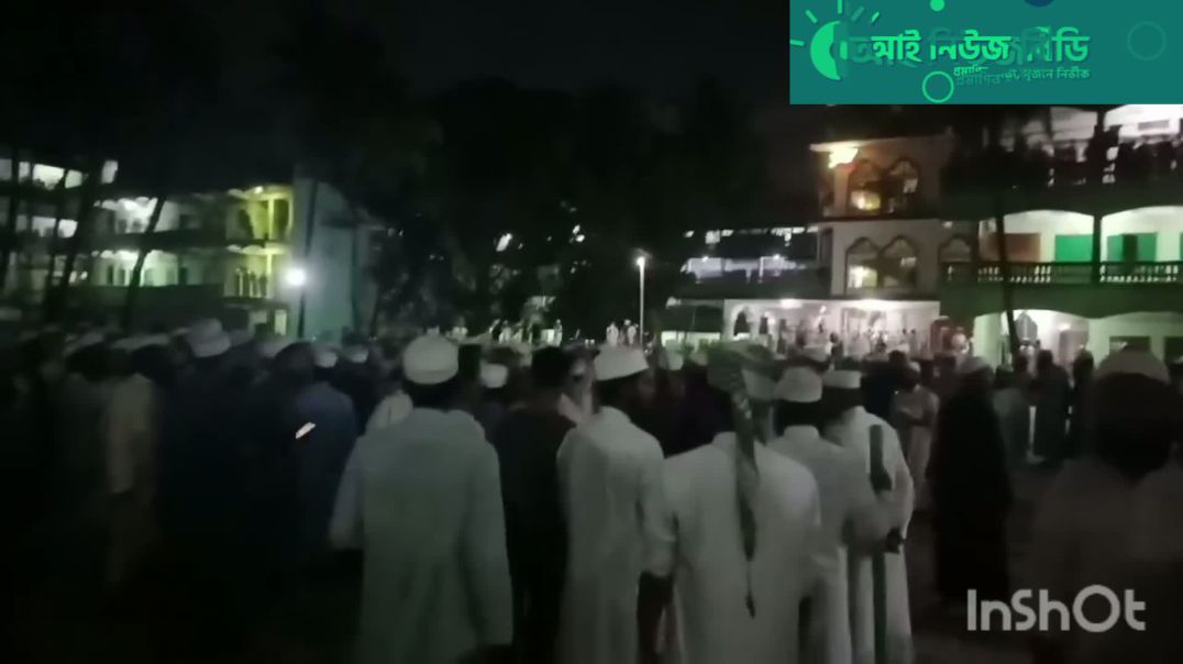 হাটহাজারী থানা ওসির অপসারণ এর দাবিতে বিক্ষোভ করছে শিক্ষার্থীরা!