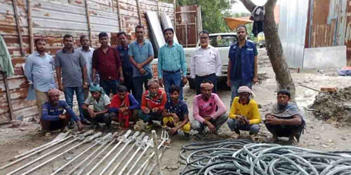 দাউদকান্দিতে চুন কারখানায় গোপন গ্যাস সংযোগে প্রশাসনের হানা, আটক ৮..