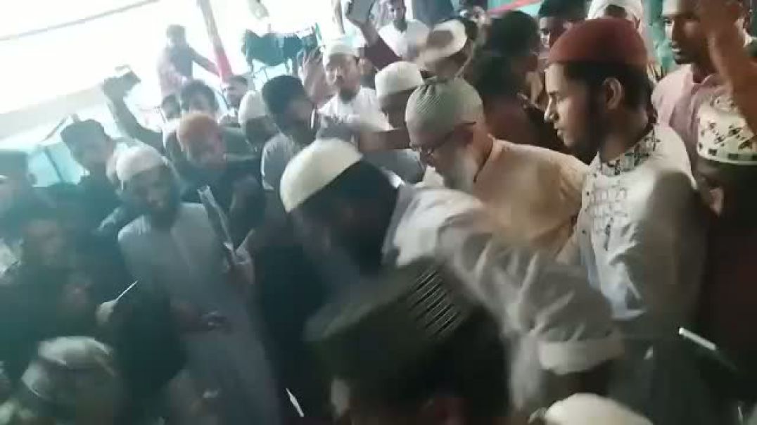নুরাল পাগলের লাশ কবর থেকে উঠে লাথি