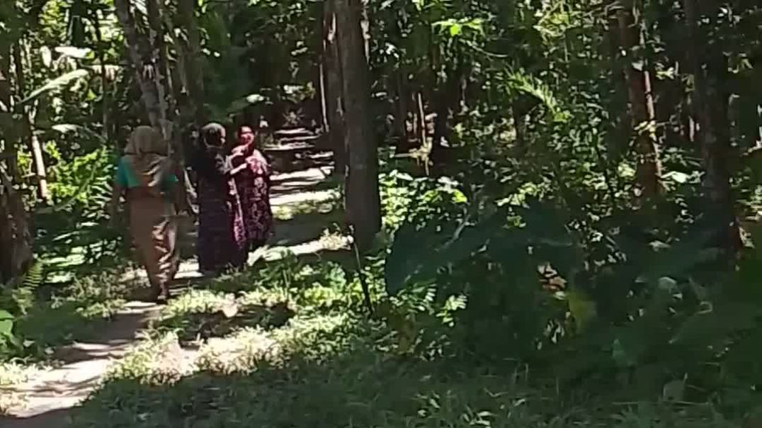 ⁣একজন আওয়ামী লীগের দোসরের বোন  কিভাবে প্রকাশ্যে হুমকি দিচ্ছে  দেখুন ভিডিওতে.....   এগুলোর নৈপথ্যে কে 