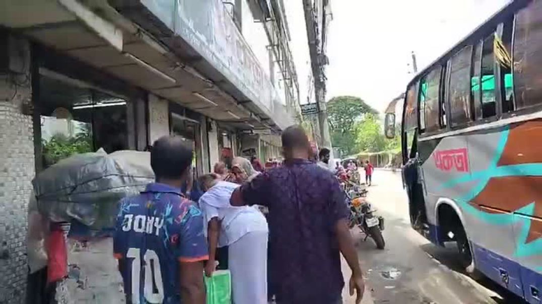 ⁣৩৪ ঘন্টা ধরে ঢাকার রাজশাহী মহাসড়কে বাস চলাচল বন্ধ