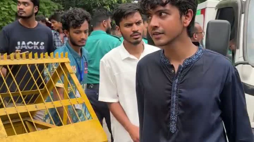 ভোট কেন্দ্রে এলেন আওয়ামী লীগের সমর্থন পাওয়া ভিপি প্রার্থী শামীম