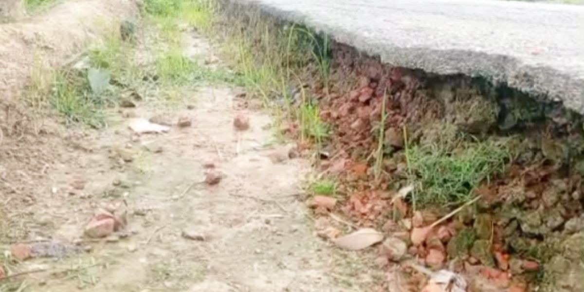 পাঁচবিবিতে রাস্তা সংস্কারের কাজ শেষ না করেই ঠিকাদার উধাও..