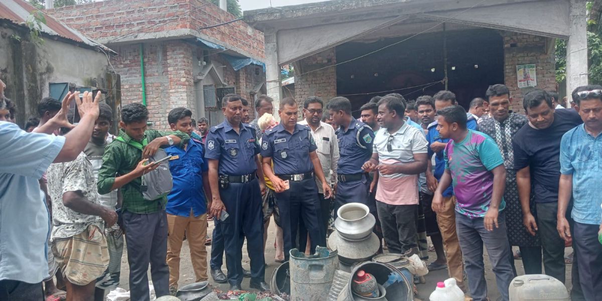 মান্দায় থানা পুলিশের অভিযানে বিপুল পরিমাণ চোলাইমদ উদ্ধার..