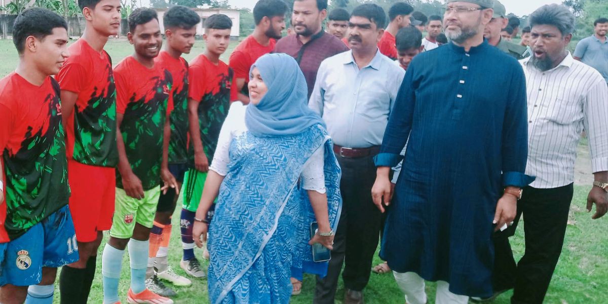 চিরিরবন্দরে আন্তঃ ইউনিয়ন ফুটবল টুর্ণামেন্টের উদ্বোধন।