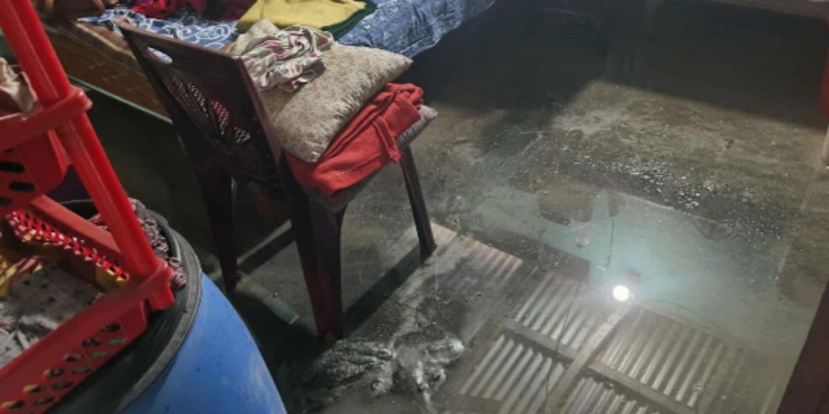 আমতলীতে বালু ভরাট করতে গিয়ে প্রতিবেশির ৩ লাখ টাকার ক্ষতি করার অভিযোগ।..