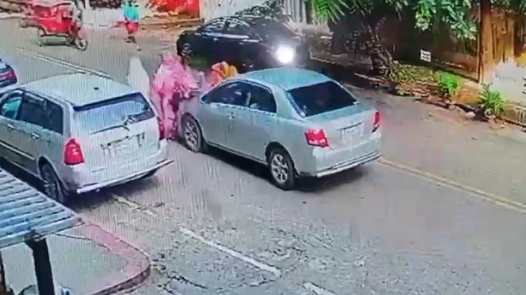 ঢাকায় বেপরোয়া গাড়িচালকের তাণ্ডব: চারজন গুরুতর আহত, একজন আইসিইউতে