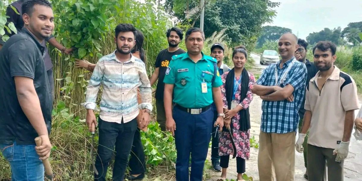 তুরাগ থানা ওসির উদ্যেগে রাস্তা পরিস্কার কার্যক্রম