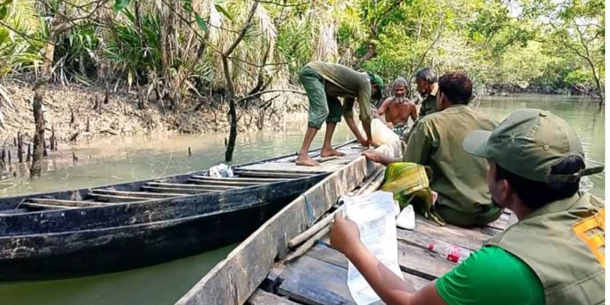 সুন্দরবনে অবৈধ অনুপ্রবেশ ও মৎস্য আহরণ ঠেকাতে বনবিভাগের চিরুনি অভিযান..