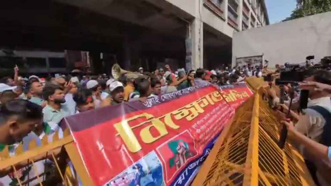 জুলাই যোদ্ধাদের সচিবালয় ঘেরাও, পুলিশের বাধা সচিবালয় থেকে