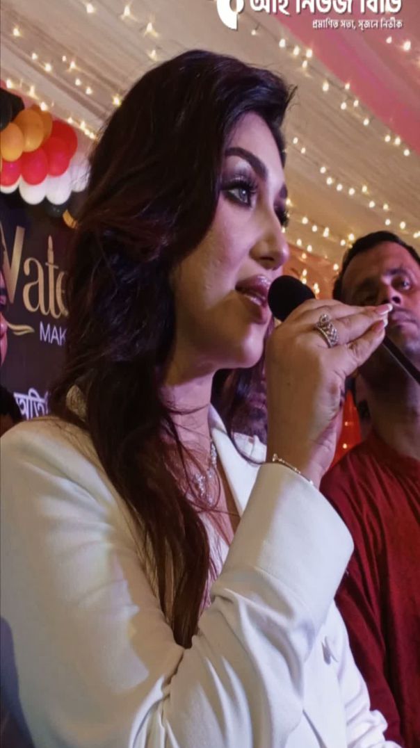 ইলিয়াস কাঞ্চনের সুস্থতার জন্য দো'আ চাইলেন চিত্রনায়িকা অপু বিশ্বাস