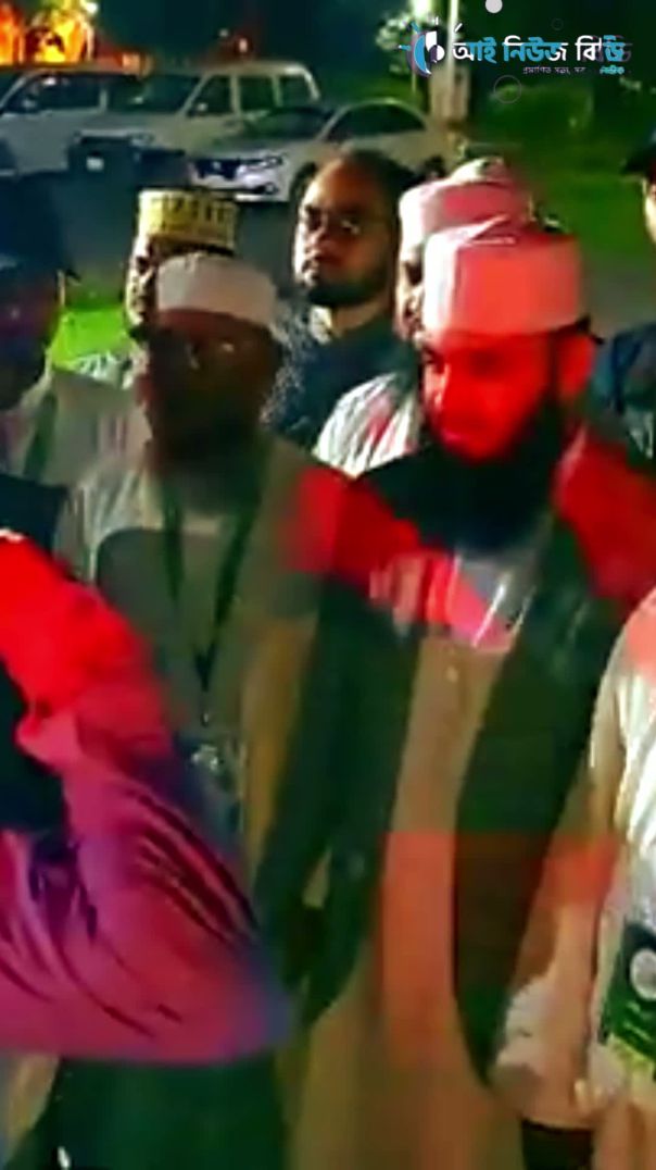 ডাকসু ভিপি সাদিক কায়েমকে জড়িয়ে ধরলেন আযহারী