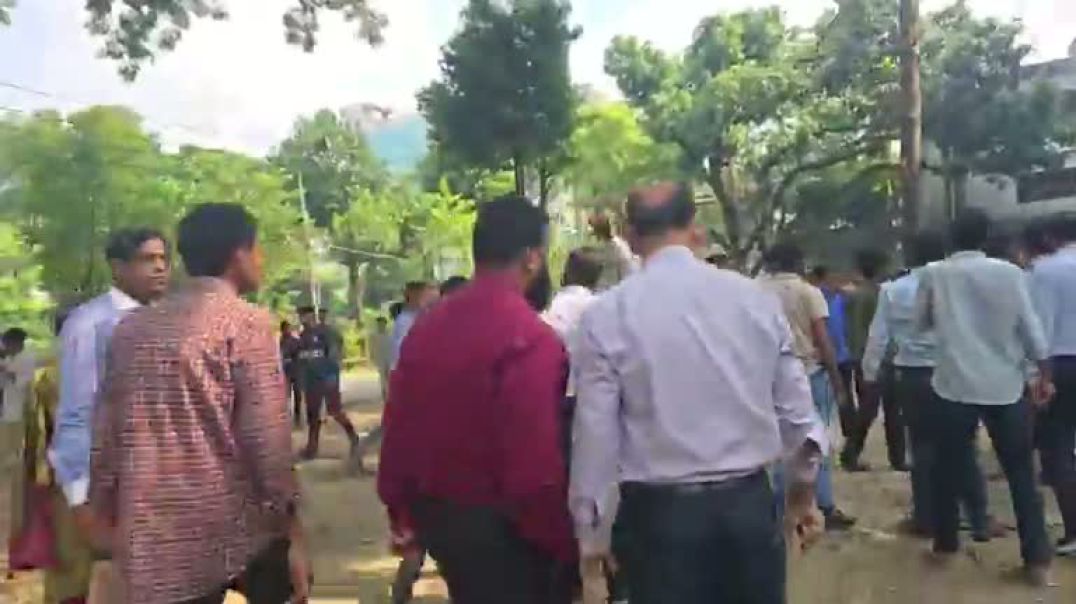 ⁣ঢাকা কলেজে শিক্ষার্থী শিক্ষক হাতাহাতি