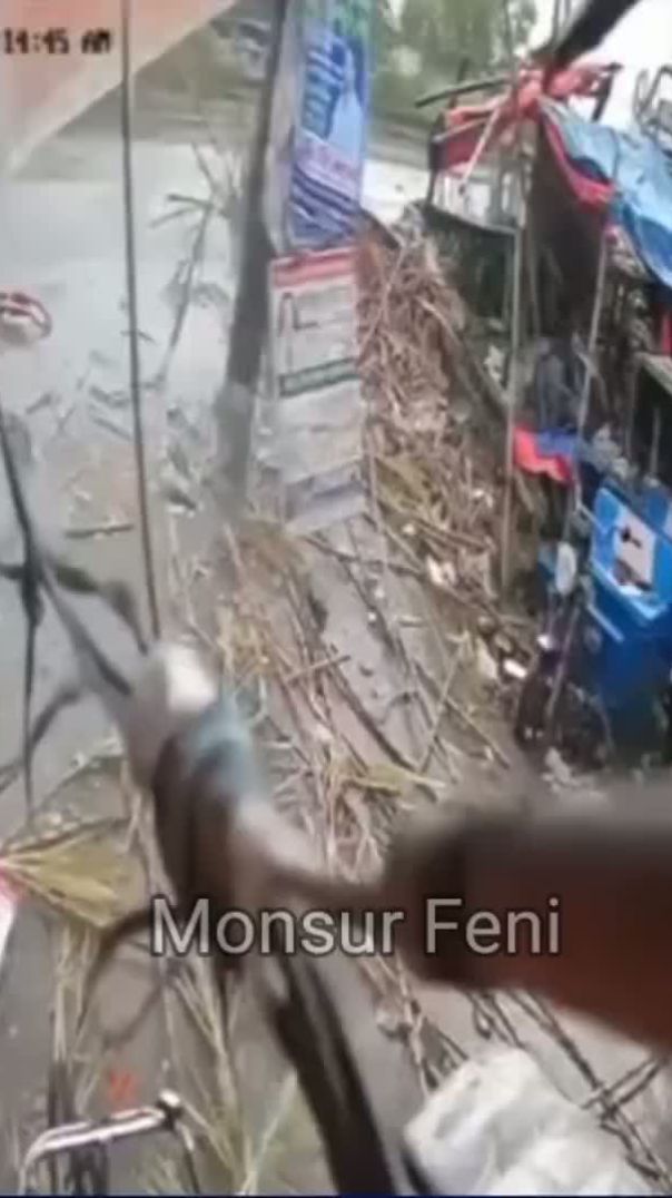 ফেনীর দাগনভূঞায় সড়ক দুর্ঘটনার ভয়াবহ দৃশ্য, সিসিটিভিতে প্রকাশ ‎