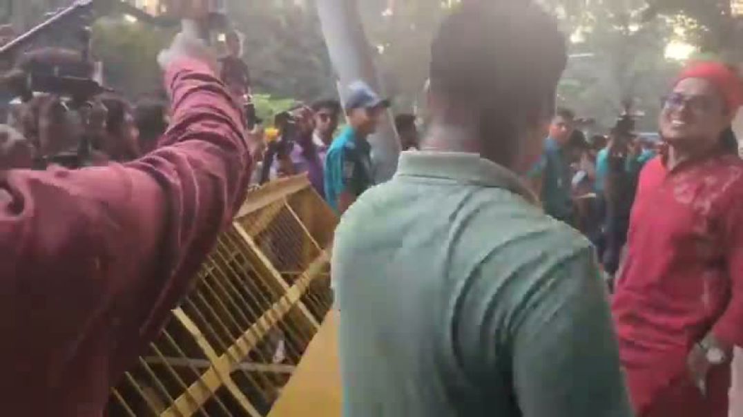 সচিবালয়ে ঢুকছে সাত কলেজের প্রতিনিধি টিম,