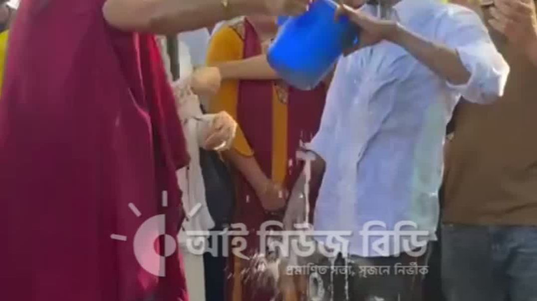 ⁣হিরো আলমকে গোসল করাতে নিজেদের দুধ নিয়ে আসছেন নারী ভক্তরা