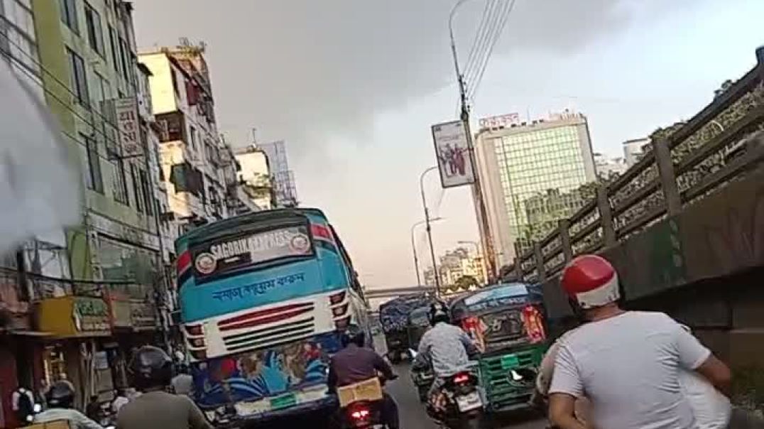 ⁣প্রায় দুই কিলোমিটার দূর থেকে ধোয়ার কুন্ডলী দেখা যাচ্ছে হযরত শাহজালাল আন্তর্জাতিক বিমানবন্দরে আগুনে
