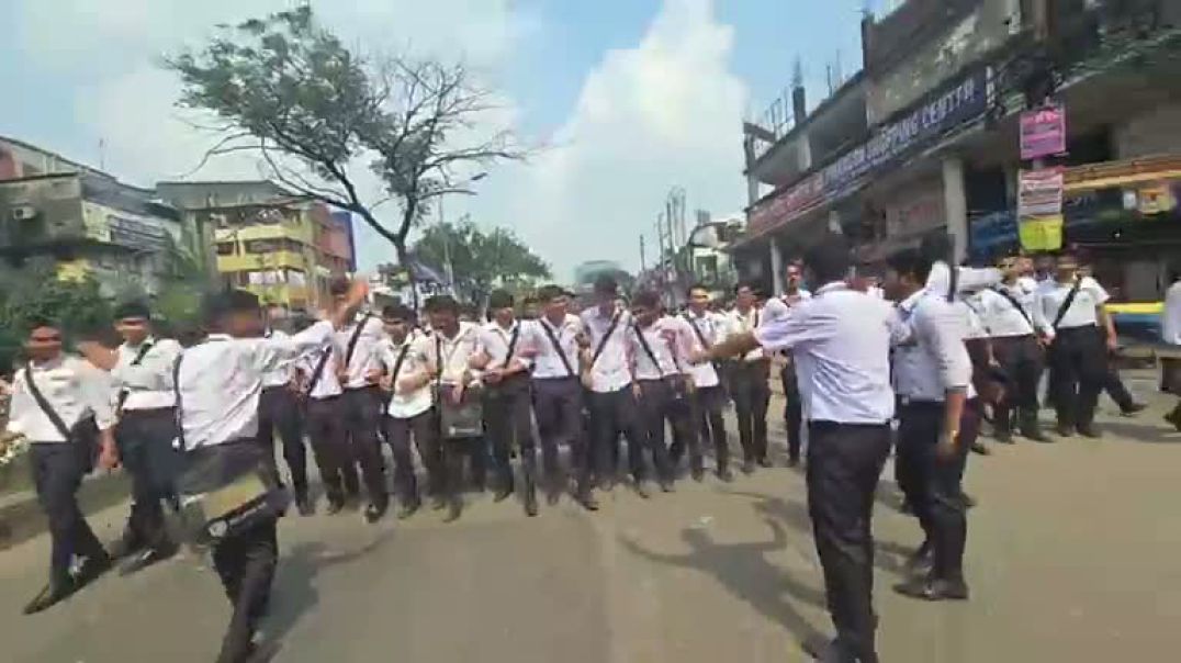 ⁣কেন্দ্রীয় বিশ্ববিদ্যালয়ের মডেলের বিরুদ্ধে ঢাকা কলেজ ইন্টারমিডিয়েট শিক্ষার্থীদের বিক্ষোভ