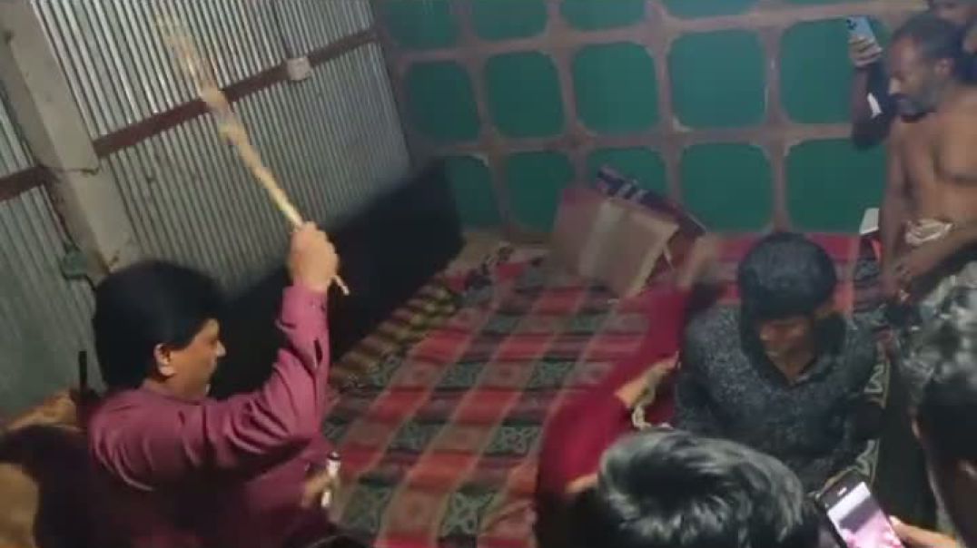 ⁣পরকীয়া প্রেম, গ্রামবাসীর কাছে ধরা