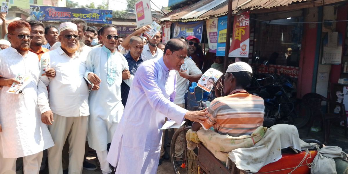 মান্দায় ধানের শীষের পক্ষে গণসংযোগ ও লিফলেট বিতরণ করেন ডাঃ ইকরামুল বারী টিপু ..
