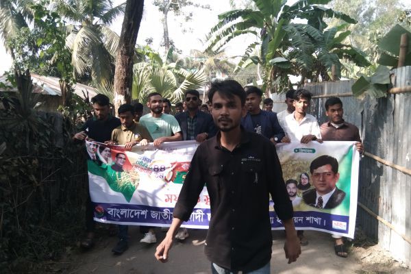 ছাত্রদলের মিছিল মিটিং করে নাই এমন সময় ছিলো না  <br> ছাত্র অবস্থায় পেলনা ছাত্রদলের পদপদবী..