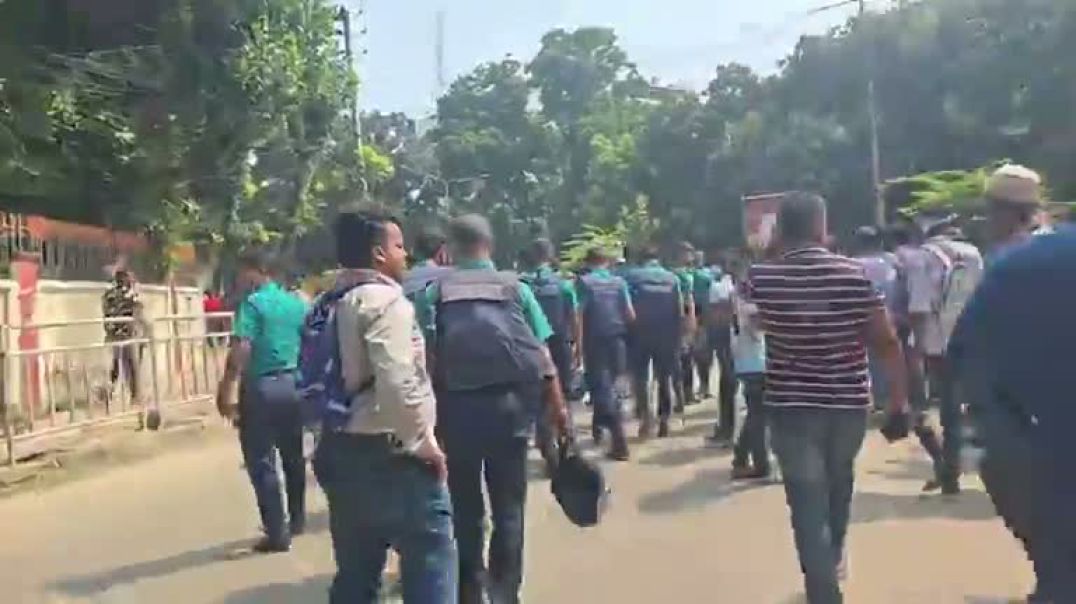 সাত কলেজ শিক্ষার্থীদের মুখোমুখি পুলিশ