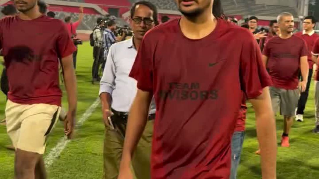 ⁣উপদেষ্টা বনাম কূটনীতিকদের ফুটবল ম্যাচে মাঠে উপদেষ্টা আসিফ মাহমুদ সজিব ভূঁইয়া