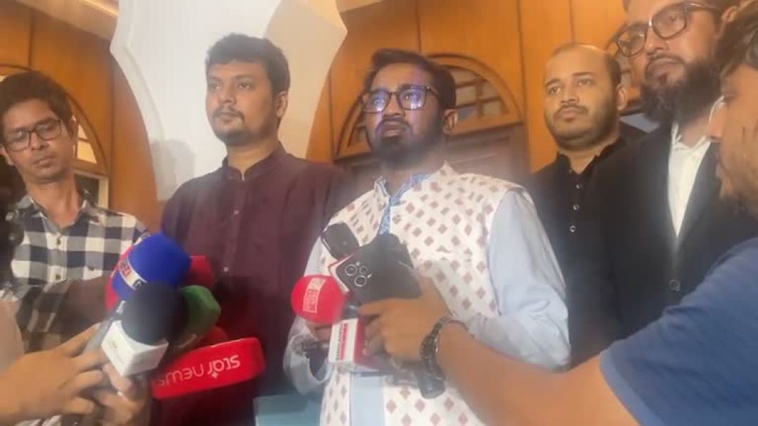 ⁣তদন্ত কমিশনের সাথে আলোচনা শেষে কথা বলছেন গনঅধিকার পরিষদের রাশেদ খান