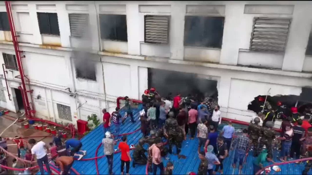 ⁣⁣আশুলিয়ার জামগড়া এলাকায় পলমল গ্রুপের আয়েশা ক্লোথিং কারখানায় আগুন
