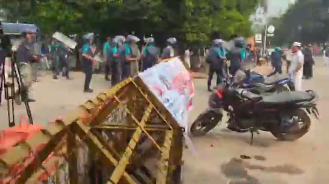 ⁣জাতীয় সংসদ ভবনে জুলাই যোদ্ধাদের সঙ্গে পুলিশের সংঘর্ষ, সরাসরি