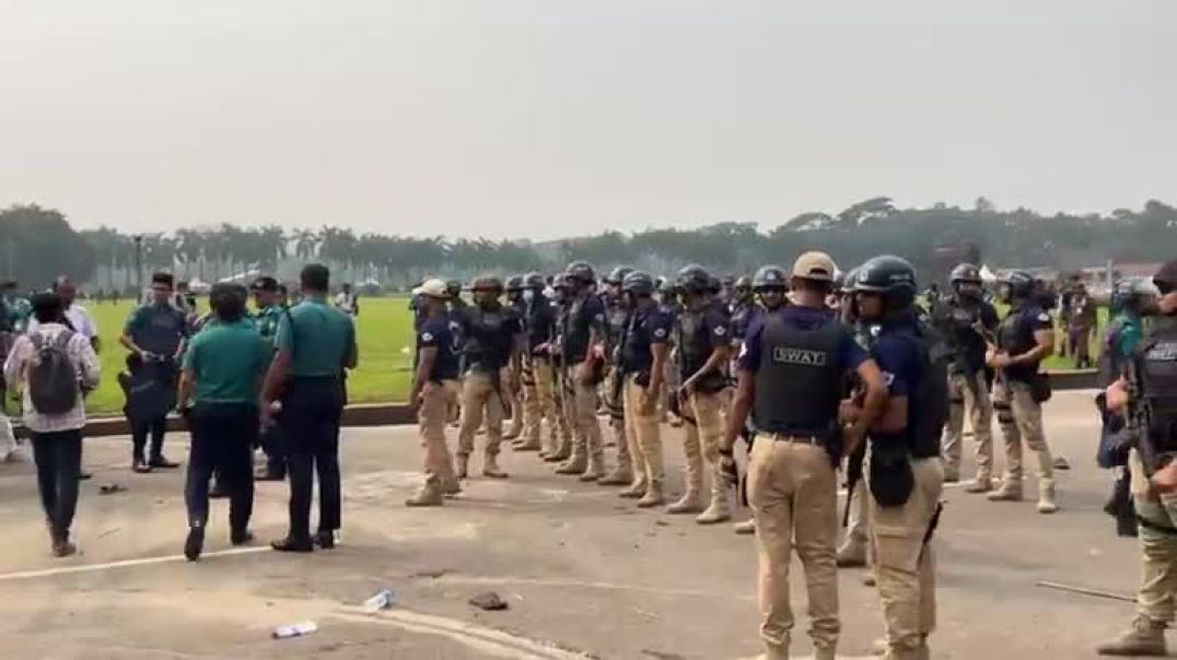 ⁣সংসদ ভবনের সামনে সতর্ক অবস্থানে সেনাবাহিনী-পুলিশ,বিজিব.hd