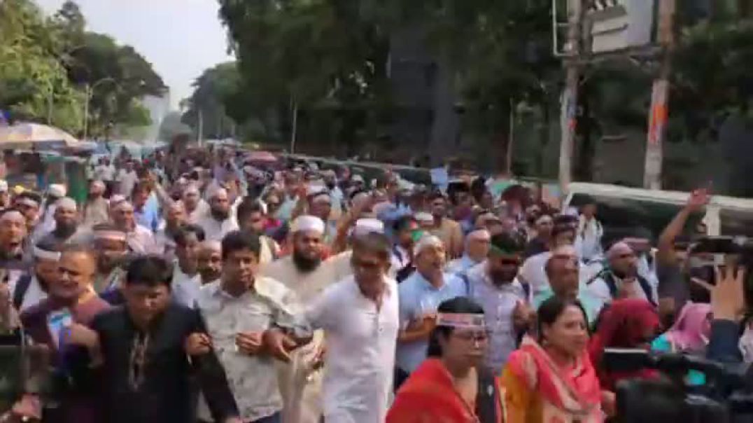 ⁣শাহবাগ ব্লকেড করতে এগিয়ে যাচ্ছে শিক্ষকরা