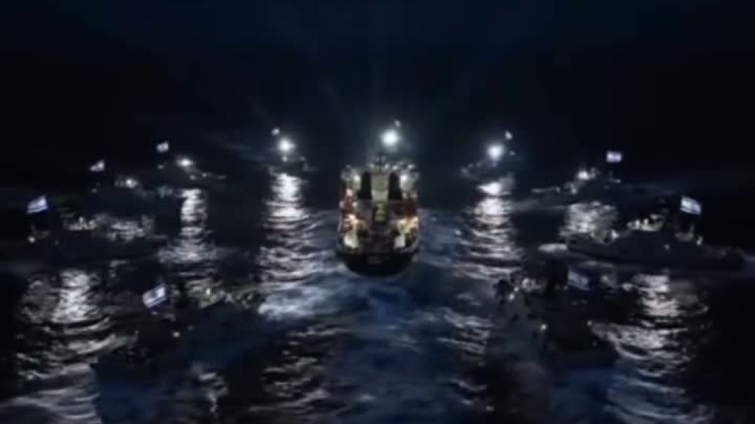 ব্রেকিং ৪০ টি জাহাজ গাজার খুব কাছাকাছি চলে গেলে ইসরায়েলী নৌ বাহিনী বোট গুলো কে ধাওয়া করতে থাকে