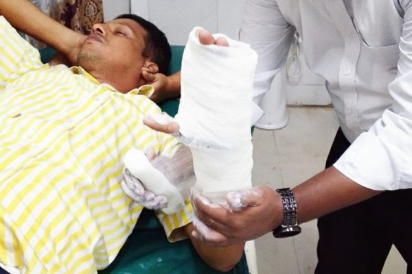 ১১ অক্টোবর ২০২৫, সন্ধ্যায় কালিয়াকৈর চন্দ্রা নন্দন পার্কের কাছে সংঘটিত মর্মান্তিক সড়ক দুর্ঘটনার ঘটনাটি অত্যন্ত দুঃখজনক। <br>​প্রাপ্ত তথ্য অনুযায়ী, উল্টো পথে আসা একটি ইজি বাইকের সাথে কালিয়..