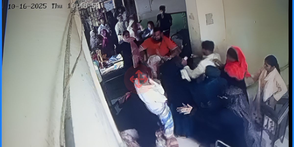 কুতুবদিয়া হাসপাতালে রোগীর উপর সন্ত্রাসী হামলা: তিনজন আহত..