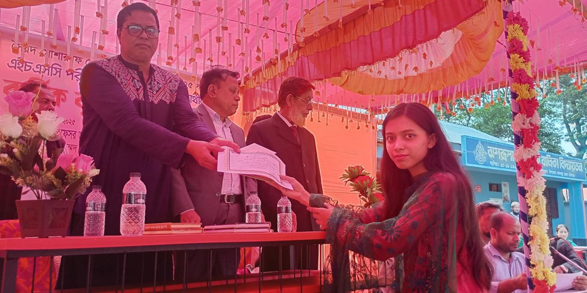 মাধবপুরে জিপিএ-৫ প্রাপ্ত শিক্ষার্থীদের বৃত্তি প্রদান