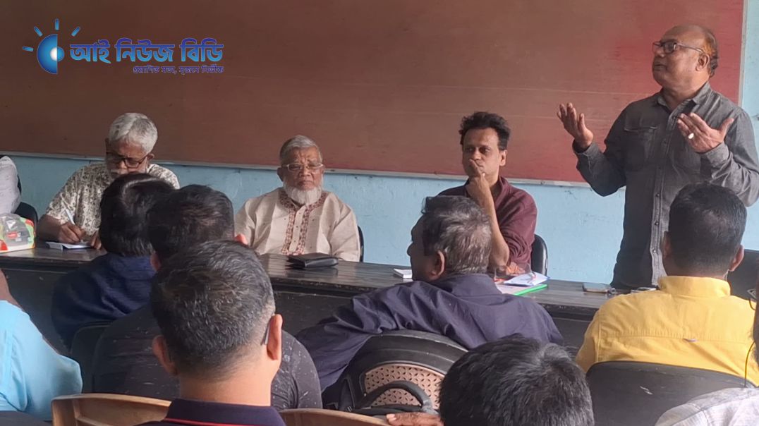 ⁣সাতক্ষীরা প্রেসক্লাবের বিশেষ সাধারণ সভায় বক্তব্য রাখছেন সাবেক সেক্রেটারি আব্দুল বারী