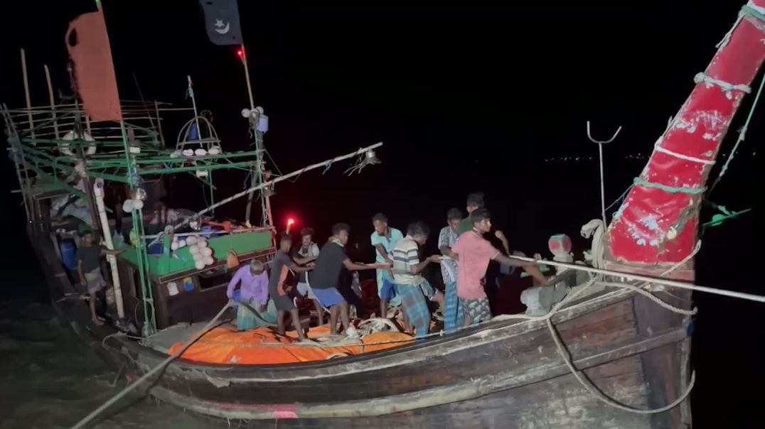 ⁣ট্রলারসহ ১৩ জেলেকে  উদ্ধার করেছে বাংলাদেশ নৌবাহিনী